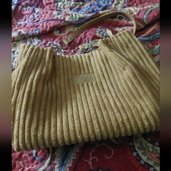 Stylish Tan Tote Bag - Picture 4 of 6